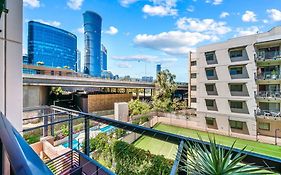 Perth City L Cbd And Pool View L 1 King Bed And 2 Single Beds